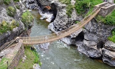 🌉 Queswachaca: El Puente Inca Viviente